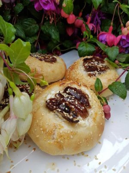 Bialy Stuffed with Yoghurt and Dates